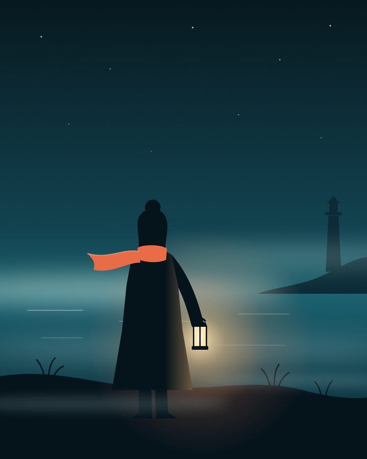 Una mujer de espaldas, con un farol encendido, mira un faro apagado entre la niebla